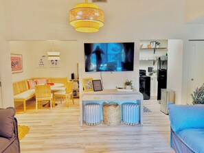 Living area - NEW! The Loveliest Stay - Auburn 2/2 Retreat (Auburn)