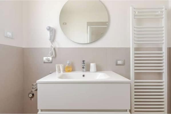 Bathroom - New Listing (Arco)