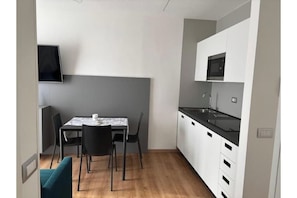 Dining - New Listing (Arco)