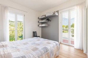 Room - New Listing (Arco)