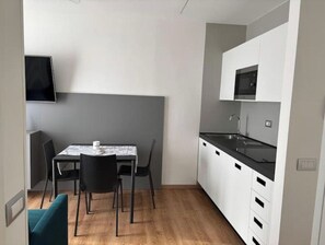 Dining - New Listing (Arco)
