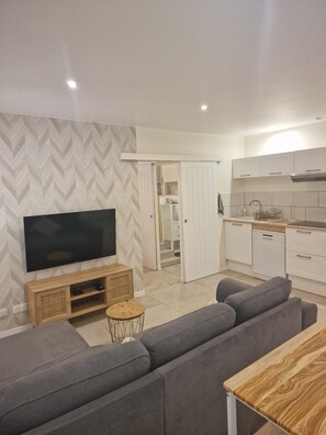 Living area - New Listing (Pinet)