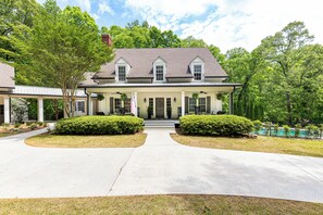 A two-story house with a front porch, a driveway, and a swimming pool in the background. - Dream home in Acworth - Pool and close to Lakepoint (Acworth)