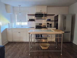Private kitchen - Cozy Cottage in tranquil New Roads (New Roads)