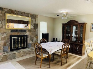 Dining - Spacious Manatee Home Near Three Sisters Springs w/Boat Parking (Crystal River)