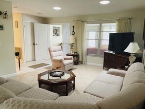 Living area - Spacious Manatee Home Near Three Sisters Springs w/Boat Parking (Crystal River)