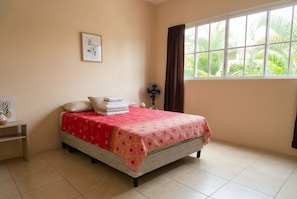 Room - Soothing 2-bedroom house in quaint Playa San Blas getaway near ALL hot spots (Playa San Blas)