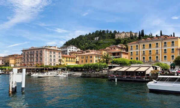 Marina - AN UNFORGETTABLE LAKESIDE GETAWAY SURROUNDED BY HISTORY, ROMANCE, SCENERY (Bellagio)