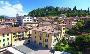 Exterior - AN UNFORGETTABLE LAKESIDE GETAWAY SURROUNDED BY HISTORY, ROMANCE, SCENERY (Bellagio)