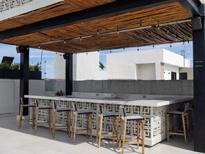 Outdoor dining - ÓOL 5th Avenue (Playa del Carmen)