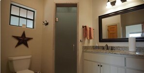Bathroom - Tranquil 7-bedroom farmhouse with AC in Liberty Hill (Liberty Hill)