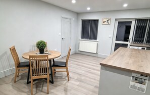 Dining - Contractor-Friendly Gated Home|Parking|Sleeps 8 (Wolverhampton)