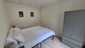 Room - Self-Contained Annex in East Grinstead (East Grinstead)
