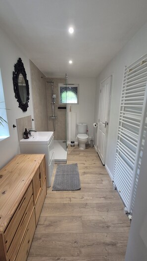 Bathroom - Self-Contained Annex in East Grinstead (East Grinstead)