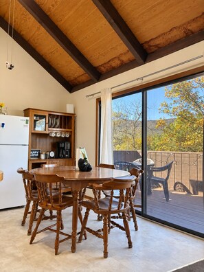 Dining - Mountain View Cozy Condo- Bryce Resort & Lake Laura (Basye)