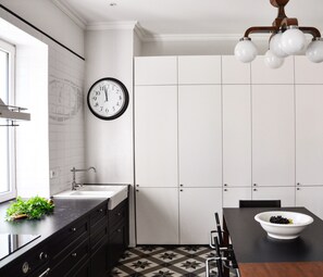 Private kitchen - Deluxe Beachfront Apartment Klara, Lovran, 130m2 in Historic Villa from 1906 (Lovran)