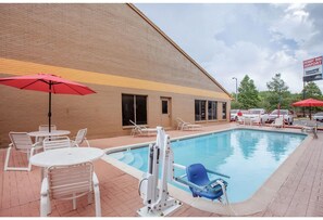 Pool - Studio 6 Suites Houston, Tx – Hobby Airport (Houston)