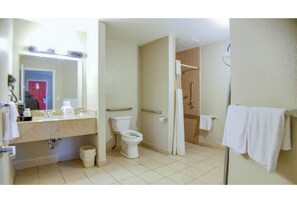 Bathroom - Studio 6 Suites Houston, Tx – Hobby Airport (Houston)