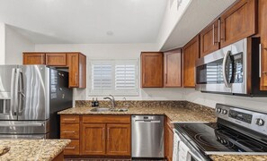 Private kitchen - 4-bedroom house conveniently located Peoria with pool! (Peoria)