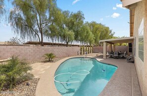 Pool - 4-bedroom house conveniently located Peoria with pool! (Peoria)