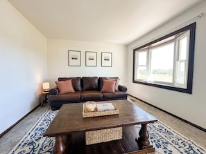 Living area - Country getaway + private pond (Creal Springs)