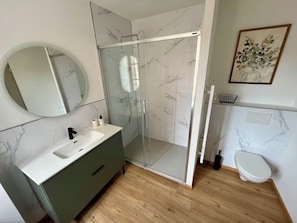 Bathroom - New Listing (Lapalisse)