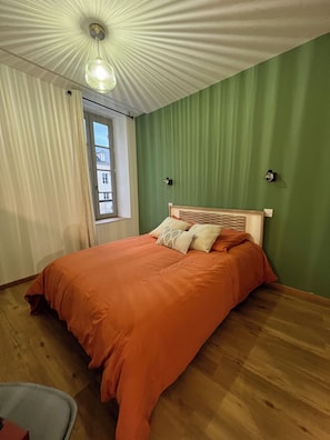 Room - New Listing (Lapalisse)