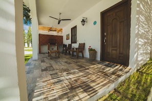 Outdoor dining - Hotel Posada Las Nubes (Parras de la Fuente)
