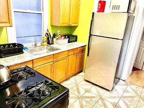 Private kitchen - Charming & Cozy  3-bedroom apartment in Long Island City next to Manhattan ! (Long Island City)