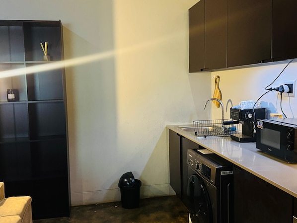 Interior - Urban Lights I 1 Bedroom Apartment in Johannesburg I Wifi + Cafe (Johannesburg)