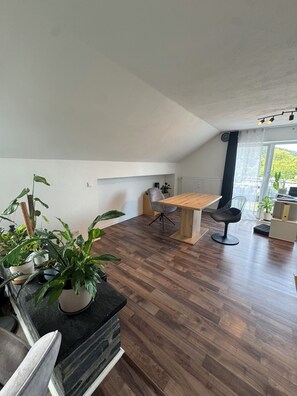 Dining - New Listing (Trier)