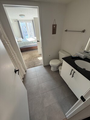 Bathroom - Furnished Sunalta Condo | Steps to CTrain | Pet-Friendly (Calgary)