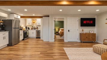 Open floorplan Living Room and Kitchen