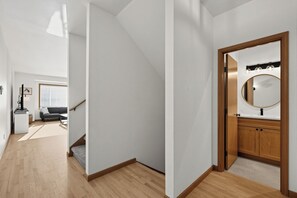 Interior - Spacious 3-bedroom North Bend with AC (North Bend)
