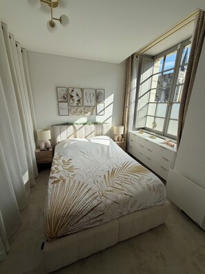 Room - New Listing (Saumur)