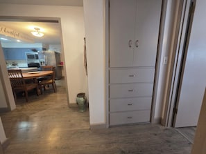 A kitchen with wooden cabinets, a dining table, and chairs. There is a vase on the floor. - Coming to town for a weekend of games? 3Br/2Ba home - pet friendly w/ RV Parking (Selah)