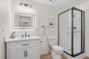 Bathroom - Cabin In Hocking Hills - The Ivory Pines: The Big Pine (Logan)