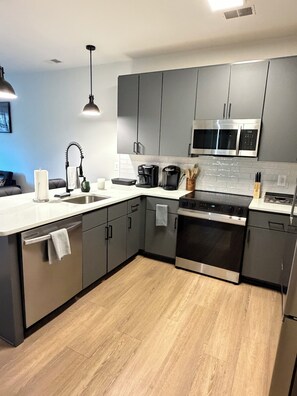 Private kitchen - Cozy 1-bedroom apartment with AC in marvelous Arlington (Arlington)