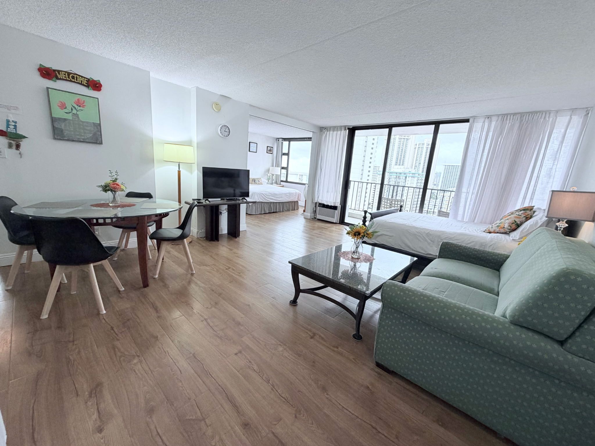 Waikiki Banyan Hotel/19th Ocean View free parking