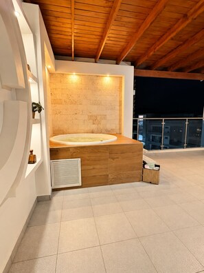 Bañera de hidromasaje interior