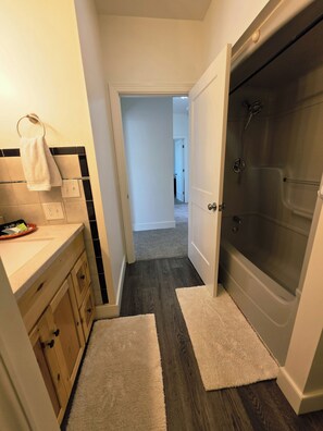 Bathroom - The Brick House /12 min drive to Hershey Park/ (Palmyra)