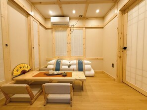 Dining - Golmok Stay - Korean Traditional accommodation 5 MIN from Nampo, night market (Busan)