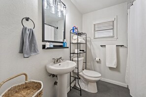 Bathroom - Cozy Montrose Retreat, King Bed + Parking (Houston)