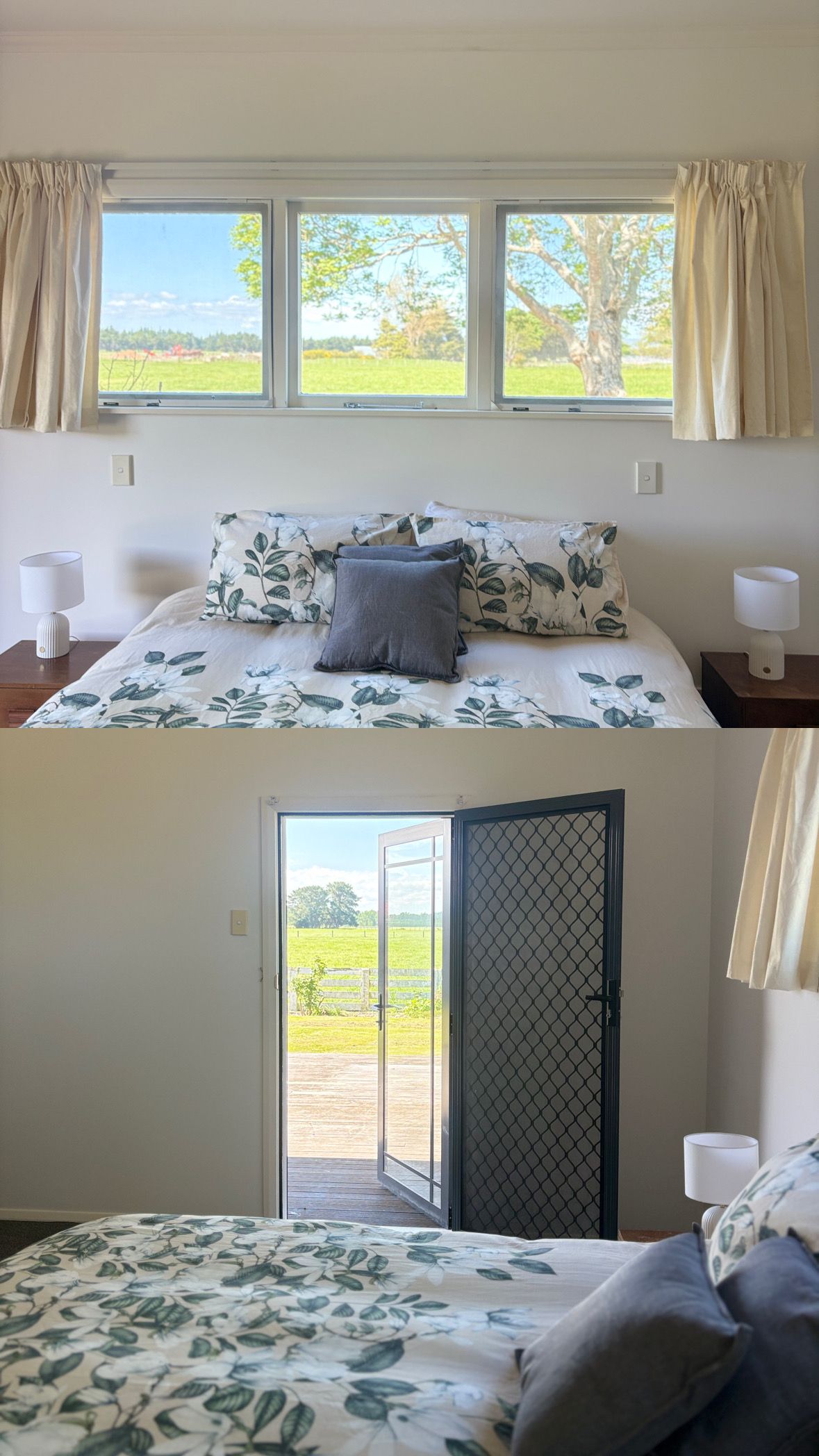 Ein Schlafzimmer mit einem Bett, zwei Nachttischlampen, einem Fenster mit Vorhängen und einer zur Außenwelt führenden Tür.