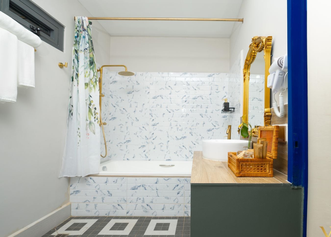 A bathroom with a bathtub, a sink, and a mirror.