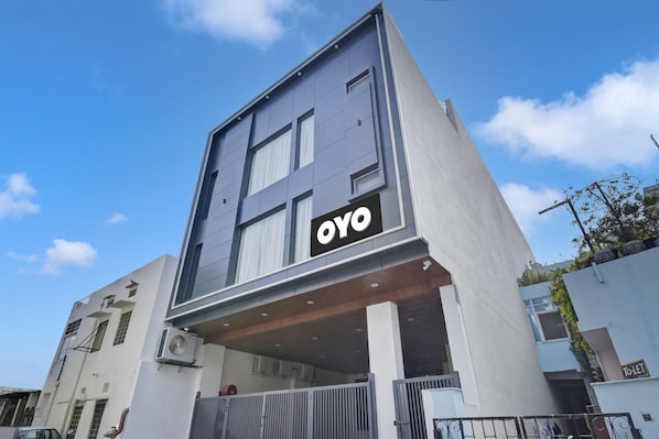 A modern building with a prominent 'OYO' sign on the facade. - Hotel O Salasar Inn (Jaipur)