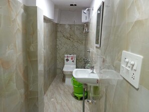 A bathroom with a toilet, sink, and shower. - Hotel O City Inn (Faizabad)