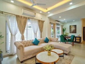 Living area - Silver Palm Resort (Candolim)