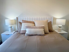 Room - Bright 3BR in Seton | Sleeps 6 | 4 mins to SHC (Calgary)