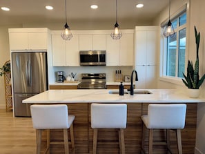 Private kitchen - Bright 3BR in Seton | Sleeps 6 | 4 mins to SHC (Calgary)